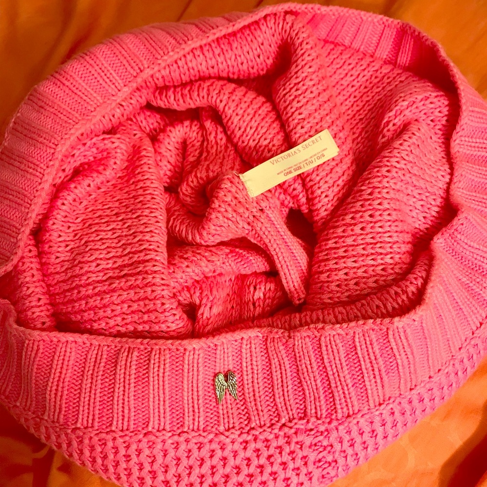 victoria’s secret infinity scarf 🧣